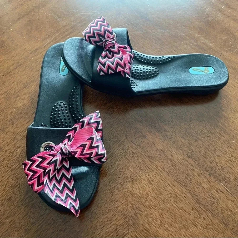 Oka B's Slide Sandals Black Pink Bow Vacation Chic Resortwear Womens Medium NWOT